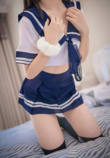 默绘女高