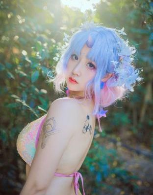 美女扒开粉嫩的尿囗给男生桶小说